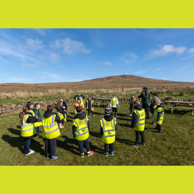Children in a group - 400x400